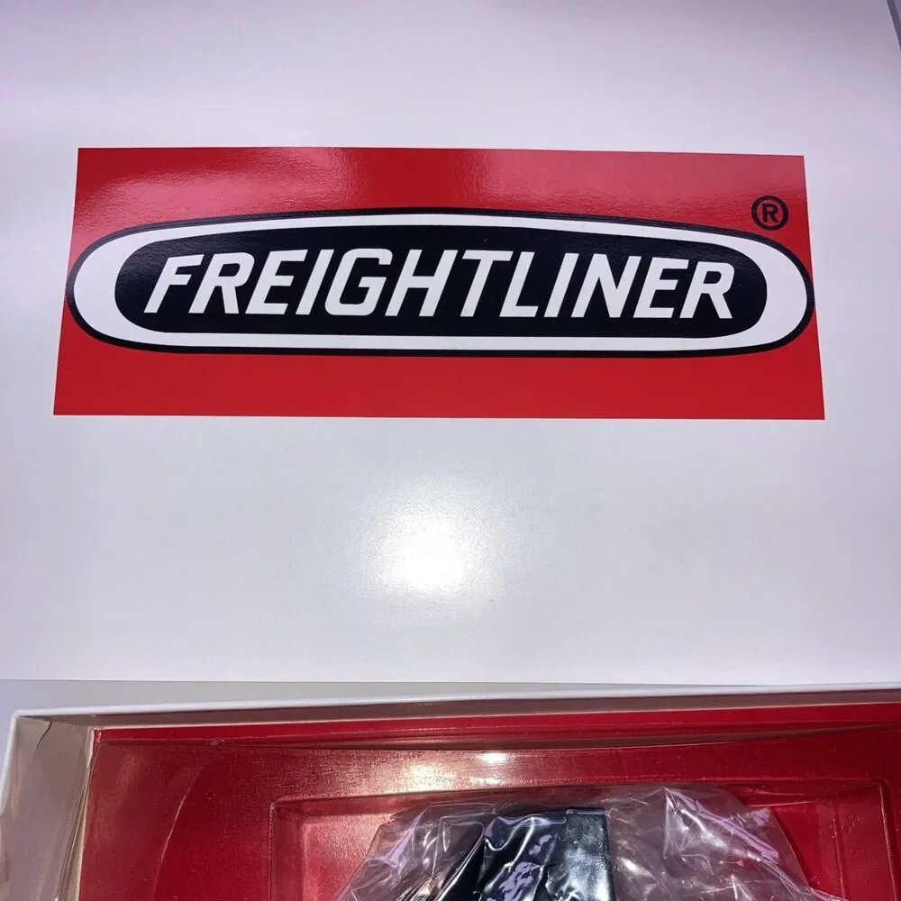 Winross Tractor Trailer 1/64 Semi Freightliner Company A001